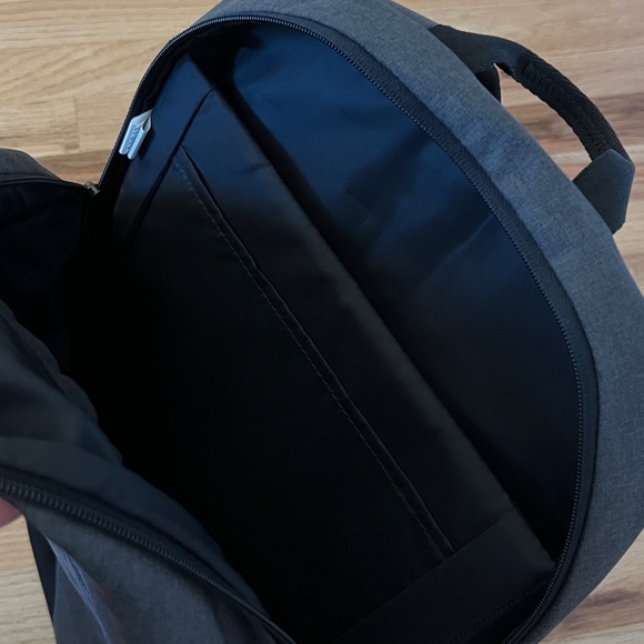 Case Logic Backpack - Picture 6 of 9